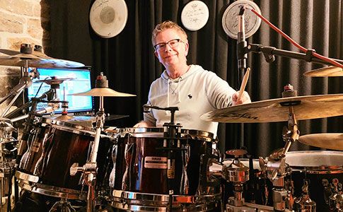 J&ouml;rg am Drum Set